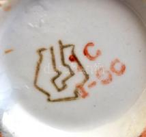 3 db porcelán fűszertartó és kávés kancsó + fa tálcakép