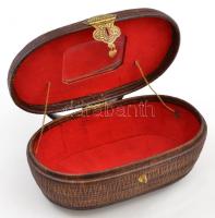 Díszkosár, rézszínű veretekkel, plüss béléssel, szép állapotban, díszdobozban, 19x8x10 cm