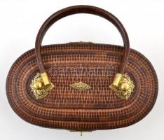 Díszkosár, rézszínű veretekkel, plüss béléssel, szép állapotban, díszdobozban, 19x8x10 cm