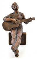 Gyurcsek Ferenc (1942-): Gitározó. Bronzírózott műgyanta, jelzett, hibátlan, m:28 cm, h:23 cm