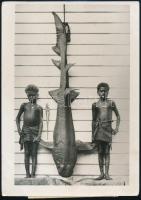 cca 1937 Vintage sajtófotó a Salamon-szigetekről, angol nyelven feliratozva, 18x13 cm / Solomon Islands, 18x13 cm