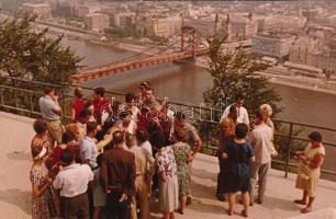 cca 1964 Budapest, az Erzsébet híd építése, 2 db vintage fotó + 1 db vintage negatív, 6x9 cm és 15x2...