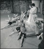 cca 1970 Balettjelenetek, 3 db vintage fotó + 1 db mai nagyítás régi negatívról, 20x18 cm és 21x28 c...