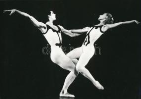 cca 1970 Balettjelenetek, 3 db vintage fotó + 1 db mai nagyítás régi negatívról, 20x18 cm és 21x28 c...