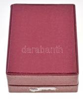 ~1970. "A közlekedés kiváló dolgozója" zománcozott kitüntetés tokban, minatűrrel T:2