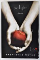 Stephenie Meyer: Twilight - Alkonyat. Szeged, 2009, Könyvmolyképző. Kiadói papírkötés, kissé gyűrött sarokkal.