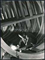 cca 1977 Vincze János (1922-1998) kecskeméti fotóművész hagyatékából 4 db vintage fotó a helyi vasgy...