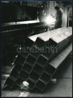 cca 1977 Vincze János (1922-1998) kecskeméti fotóművész hagyatékából 4 db vintage fotó a helyi vasgy...