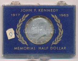 Amerikai Egyesült Államok 1964D 1/2$ Ag Kennedy műanyag tokban T:1-,2 USA 1964D 1/2 Dollar Ag Kennedy in plastic case C:AU,XF  Krause KM#202