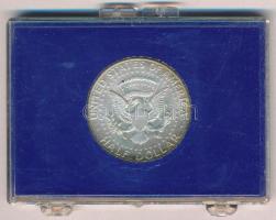 Amerikai Egyesült Államok 1964D 1/2$ Ag "Kennedy" műanyag tokban T:1-,2
USA 1964D 1/2 Dol...