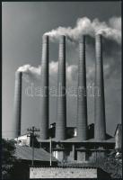 cca 1970 Gebhardt György (1910-1993) budapesti fotóművész hagyatékából 2 db vintage fénykép, az egyi...