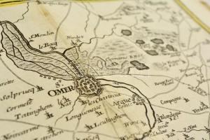 cca 1690-1700 57 darab térkép. Európai országok részek színezett, díszes kartusú rézmetszetei. Megje...