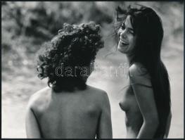 cca 1979 Menesdorfer Lajos (1941-2005) budapesti fotóművész hagyatékából 2 db vintage fotó, az egyik...