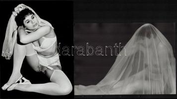 cca 1971 Expozíciók a nászéjszakán, 4 db szolidan erotikus, vintage fénykép, 22x17 cm / 4 erotic pho...