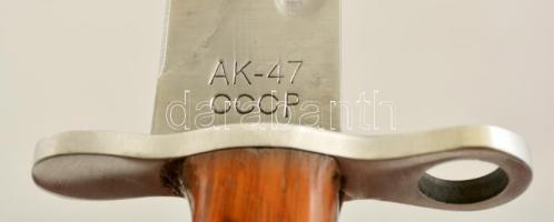 AK-47 modern bajonett, bőr tokban, pengehossz: 23 cm, teljes hossz: 34,5 cm