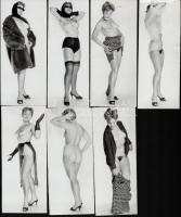 cca 1969 Bundás hölgy a presszóból, szolidan erotikus fényképek, 7 db vintage fotó, 17x7 cm / 7 erotic photos