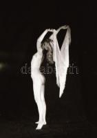 cca 1970 Hölgyek ajándéka, szolidan erotikus felvételek, 34 db vintage negatív, 24x36 mm