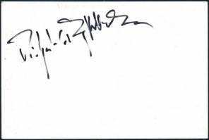 Vidnyánszky Attila (1964-) rendező, színházigazgató hátoldalán aláírt fotólapja, 10x15 cm