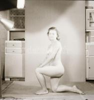 cca 1965 A konyhaszekrény őrzője, szolidan erotikus felvételek, 4 db vintage negatív, 6x6 cm