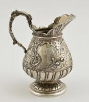 Ezüst (Ag.) gazdagon díszített tejszínkiöntő, jelzett, mesterjeggyel, m:9,5 cm, nettó:24 g