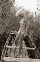 cca 1975 Velencei-tó, csali a csónakban, szolidan erotikus felvételek, 24 db vintage negatív, 24x36 ...