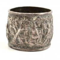 Ezüst (Ag.) gazdagon díszített szalvétagyűrű, mesterjeggyel, m:3,5 cm, nettó:28 g