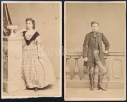 cca 1863 Vizitkártya méretű műtermi felvételek, 2 db fénykép, egyik feliratozott, 10x6 cm