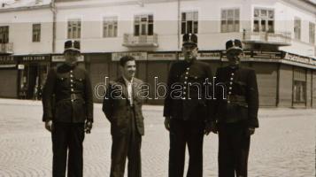 cca 1935 Bónis László rendőrfogalmazó hagyatékából 44 db vintage negatív, különféle témákról, + a né...