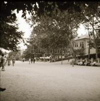 cca 1935 Bónis László rendőrfogalmazó hagyatékából 44 db vintage negatív, különféle témákról, + a né...