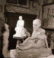 cca 1955 Medgyessy Ferenc (1881-1958) szobrászművészről készült 4 db vintage negatív, Kotnyek Antal ...