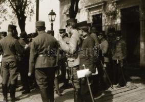 cca 1925 Katonai negatívok kiképzésről, tisztekről, stb., 13 db vintage negatív, 4,5x6,5 cm