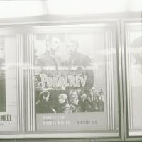 1969 Budapest, a Fővárosi Moziüzemi Vállalat hirdető oszlopai, plakáthelyei, kirakatai, ahol az új f...