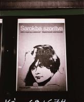 1969 Budapest, a Fővárosi Moziüzemi Vállalat hirdető oszlopai, plakáthelyei, kirakatai, ahol az új f...