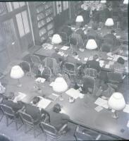 cca 1960 Budapest, képriport az Országgyűlési Könyvtárban, 12 db vintage negatív Kotnyek Antal (1921...