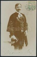 1905 Szatmári Mór (1858-1931) újságíró, országgyűlési képviselő fényképe díszmagyarban aláírásának képével. Fotólap postán elküldve 9x15 cm