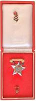 1951. Sztahanovista zománcozott fém kitüntetés tokkal, miniatűrrel + MKP zománcozott fém gomblyukjelvény (11x26mm) T:2,2-