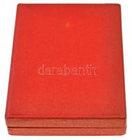 1951. "Sztahanovista" zománcozott fém kitüntetés tokkal, miniatűrrel + "MKP" zom...