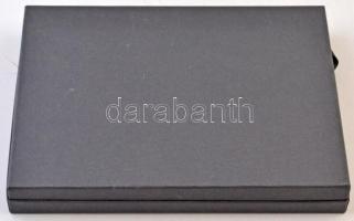 Éremtartó kazetta, kivehető tálcával, összesen 24 férőhellyel. Használt, jó állapotban