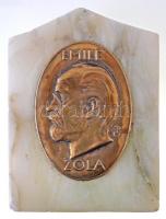 Beck Ötvös Fülöp (1873-1945) DN Emile Zola Br emlékplakett márványtalpon (plakett 57x40mm) T:2 HP 1000.
