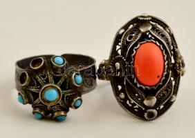 Ezüst(Ag) gyűrű, 2 db, egyik korállal, másik szintetikus kövekkel, jelzéssel, jelzés nélkül, javításra szorul, bruttó: 9,2 g