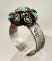 Ezüst(Ag) gyűrű, 2 db, egyik korállal, másik szintetikus kövekkel, jelzéssel, jelzés nélkül, javítás...