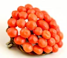 cca 1940 Korall gyöngyökkel díszített réz bross, d: 3 cm