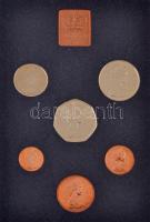 Nagy-Britannia 1976. 1/2p-50p (6xklf) forgalmi sor lezárt dísztokban, borítékban T:PP fo. Great Britain 1976. 1/2 Penny - 50 Pence (6xdiff) coin set in sealed case, in envelope C:PP spotted