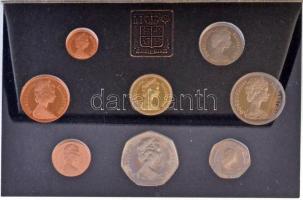 Nagy-Britannia 1984. 1/2p-1Ł (8xklf) forgalmi sor lezárt dísztokban, kihajtogathatós műbőr tokban, i...