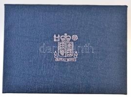 Nagy-Britannia 1984. 1/2p-1Ł (8xklf) forgalmi sor lezárt dísztokban, kihajtogathatós műbőr tokban, i...