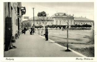 Ipolyság, Sahy - 4 db régi városképes lap. Piac tér, autóbusz, Lengyel szálloda, automobil, Horthy M...