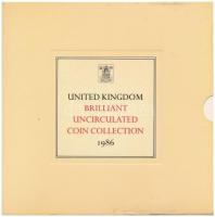Nagy-Britannia 1986. 1p-2Ł (8xklf) forgalmi sor karton díszcsomagolásban, ragasztó elengedett T:BU Great Britain 1986. 1 Penny - 2 Pounds (8xdiff) coin set in cardboard case, glue is loose C:BU