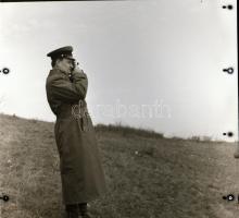 Fényképező emberek, 5 db fotónegatív, 6x6 cm