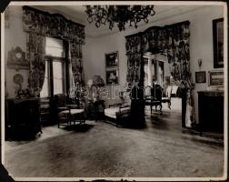 Escher Károly: Nagypolgári lakásbelsők, pecséttel jelzett fotók, 2 db, sérülésekkel, 23x29 cm