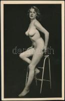 cca 1930 Erotikus fotó, modern előhívás, 17×11 cm